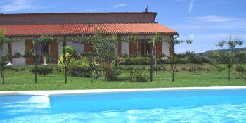 Gîte avec piscine dans le Cantal