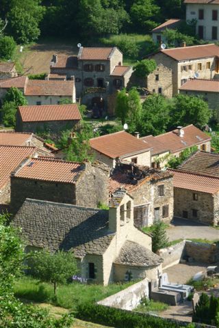 Vue sur l'église romane de Bousselargues