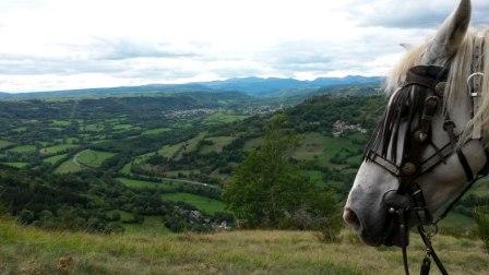 Balade en cheval et poneys en Auvergne : la vallées des joyaux